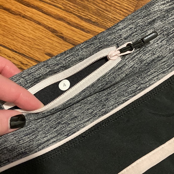 Lululemon Run: Speed Short - Size 4 - Picture 3 of 3